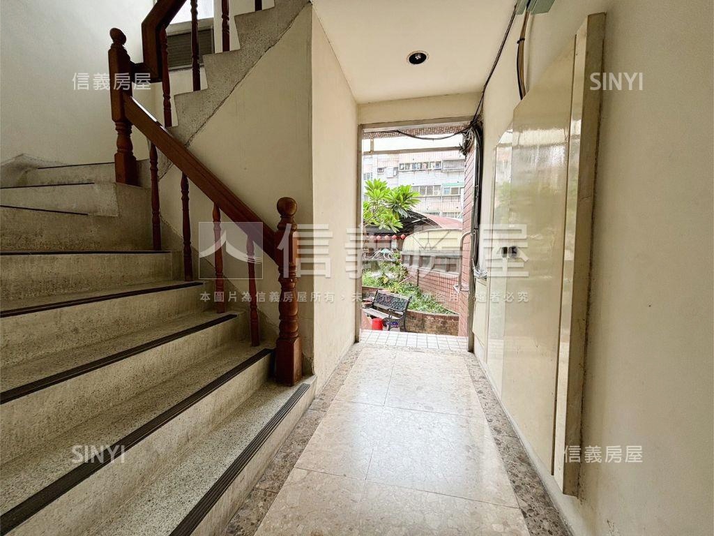 近捷運★櫻城菊園美套房房屋室內格局與周邊環境