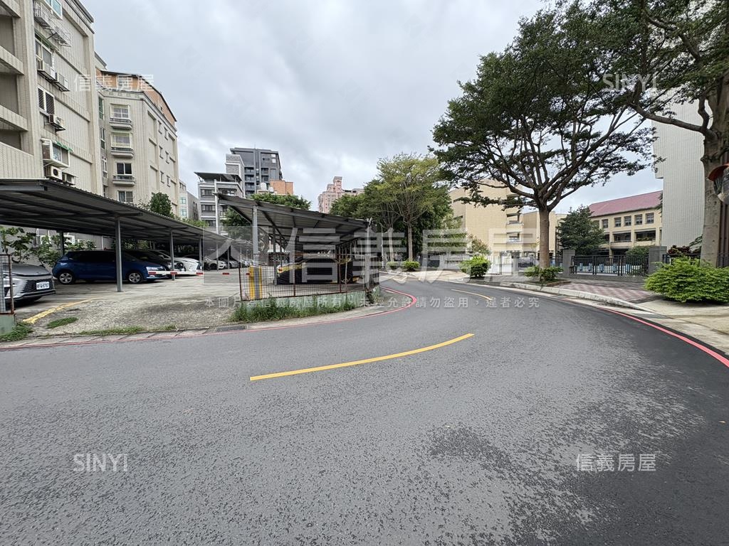 文華國小旁鄰路透天房屋室內格局與周邊環境