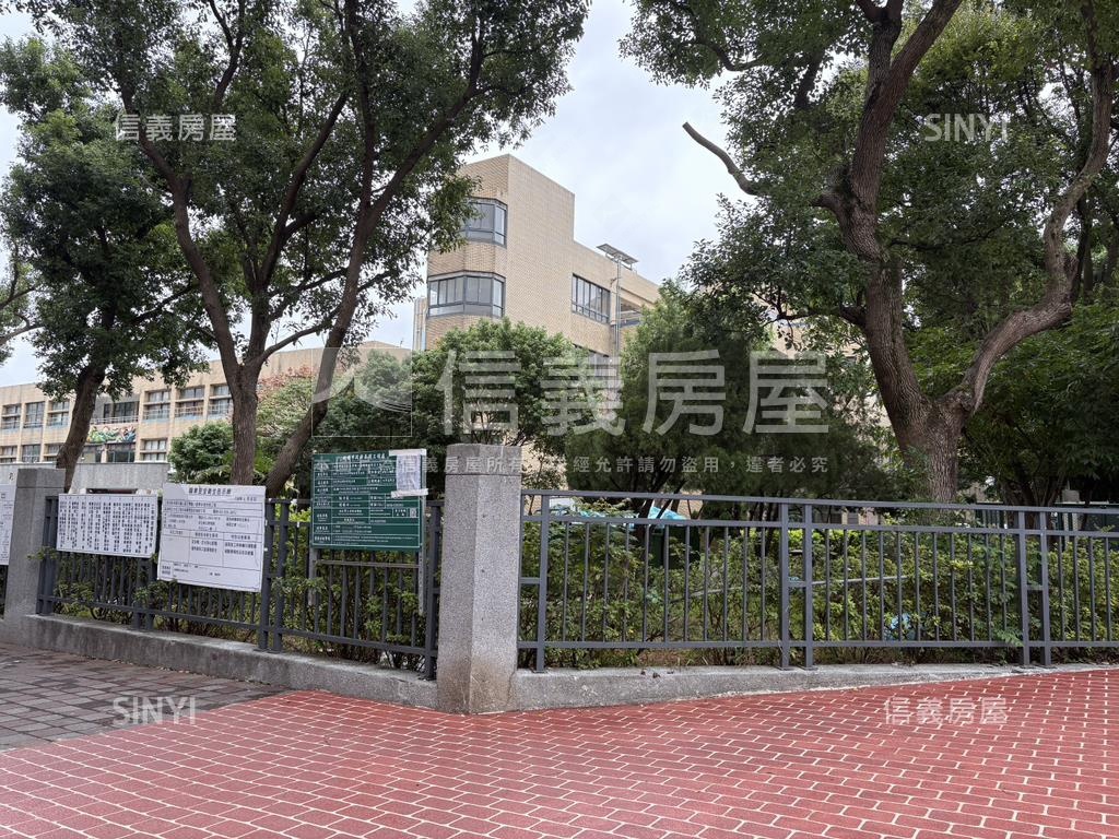 文華國小旁鄰路透天房屋室內格局與周邊環境