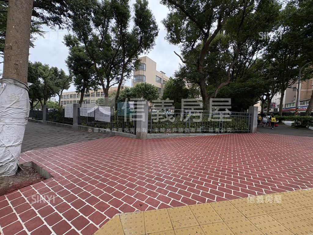 文華國小旁鄰路透天房屋室內格局與周邊環境