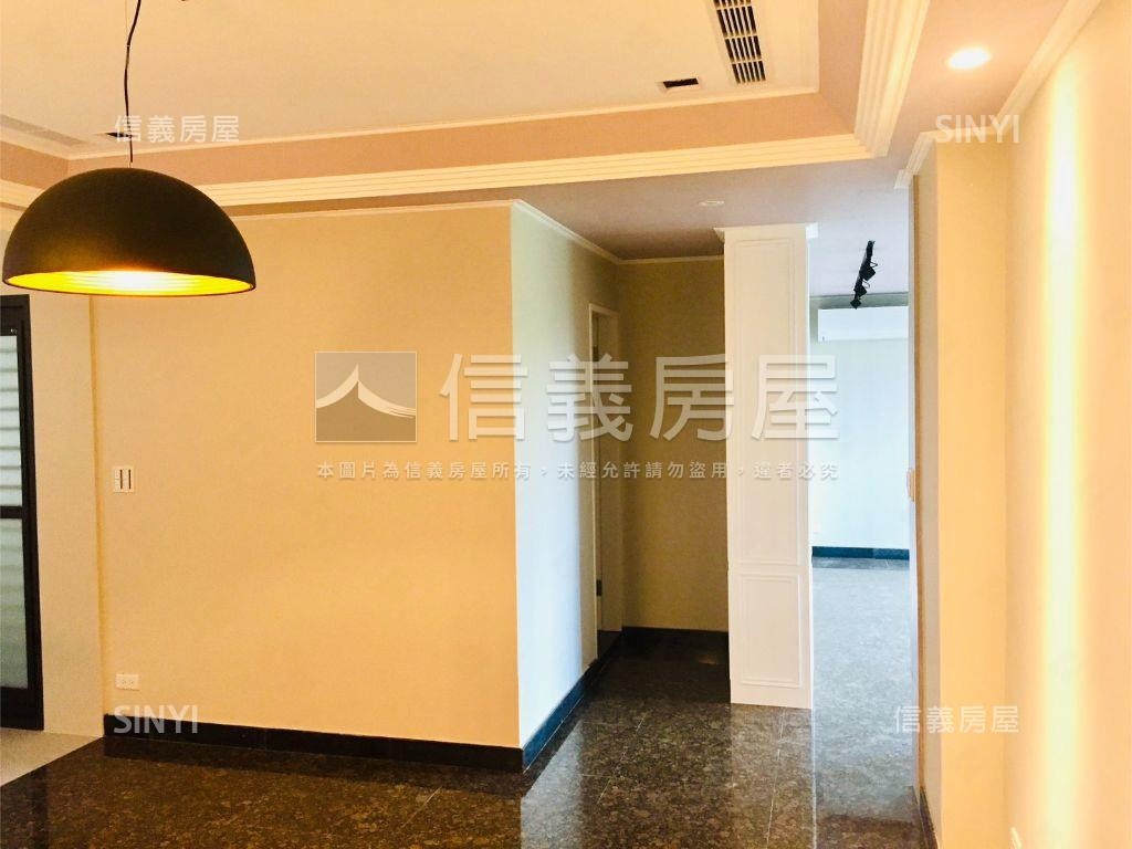 大空間雙溪官邸綠景車位房屋室內格局與周邊環境