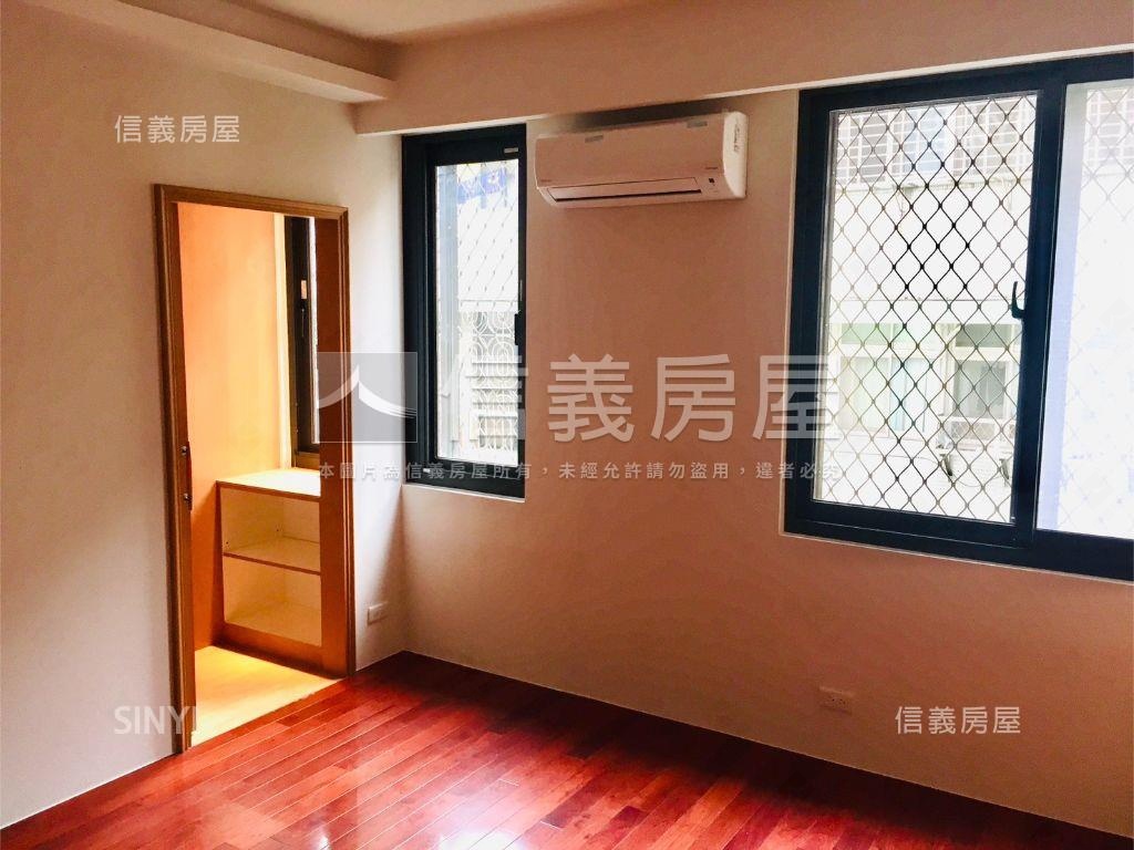 大空間雙溪官邸綠景車位房屋室內格局與周邊環境