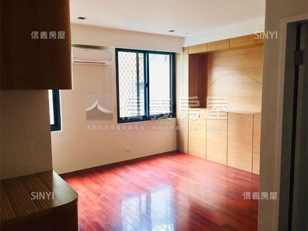 大空間雙溪官邸綠景車位房屋室內格局與周邊環境