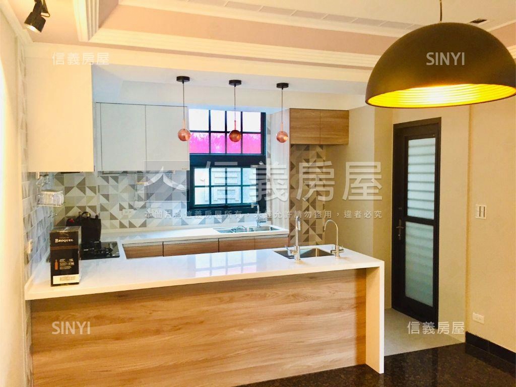 大空間雙溪官邸綠景車位房屋室內格局與周邊環境