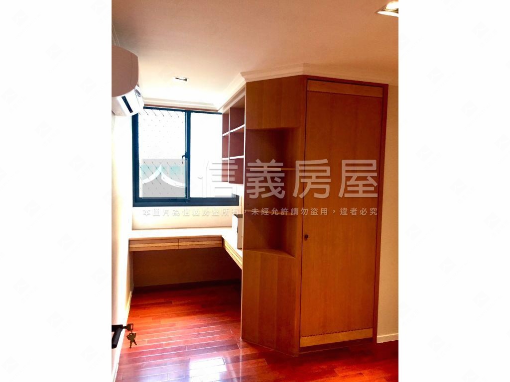 大空間雙溪官邸綠景車位房屋室內格局與周邊環境