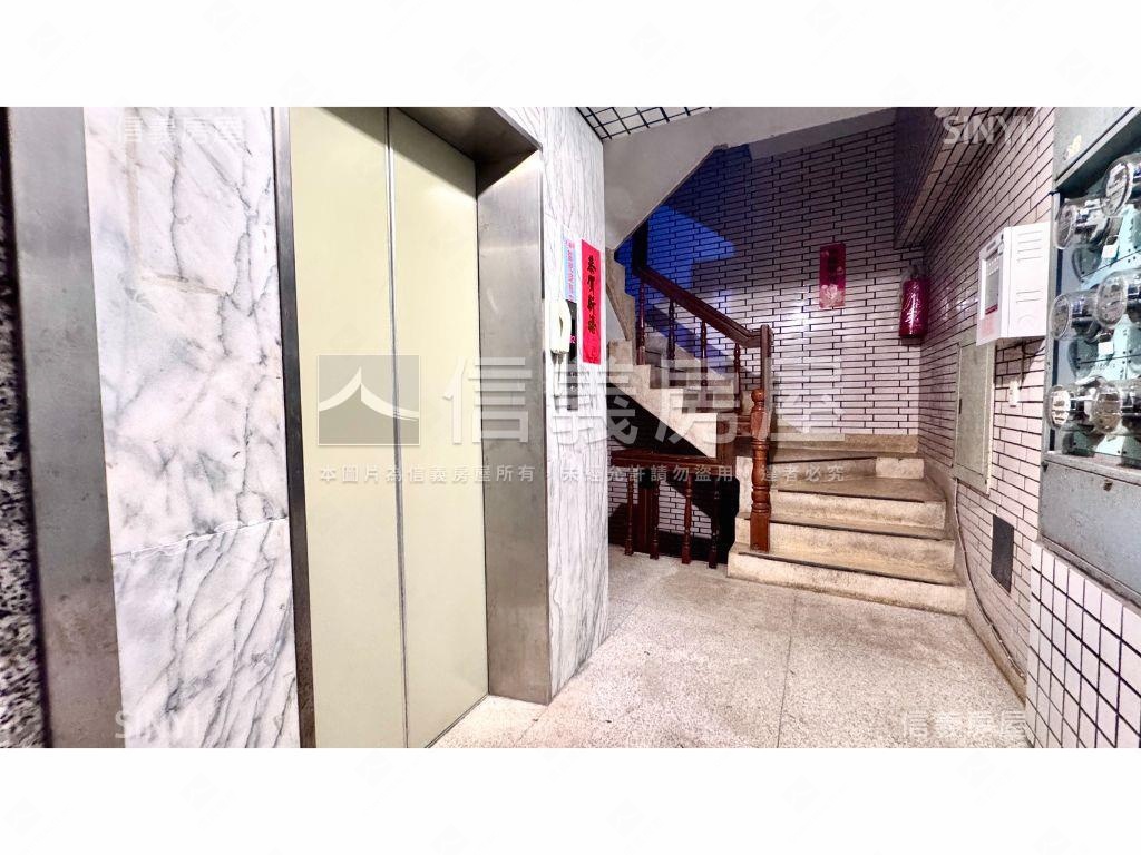 大空間雙溪官邸綠景車位房屋室內格局與周邊環境