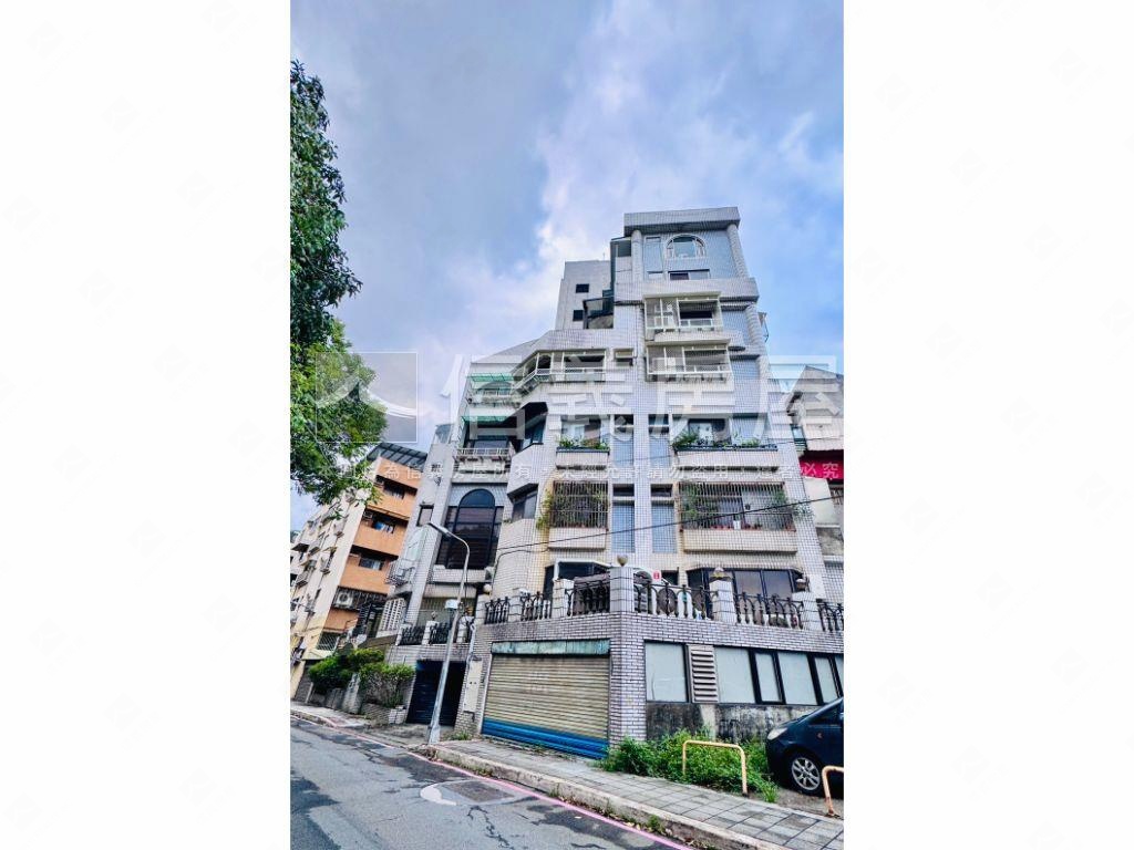 大空間雙溪官邸綠景車位房屋室內格局與周邊環境