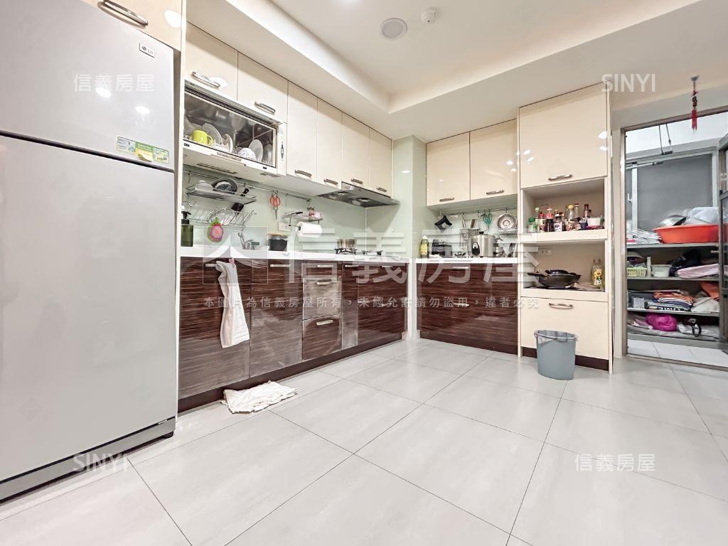 近民生圓環精美三房車位房屋室內格局與周邊環境