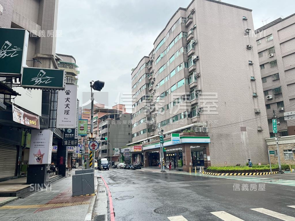 台北京城兩房平移車位房屋室內格局與周邊環境