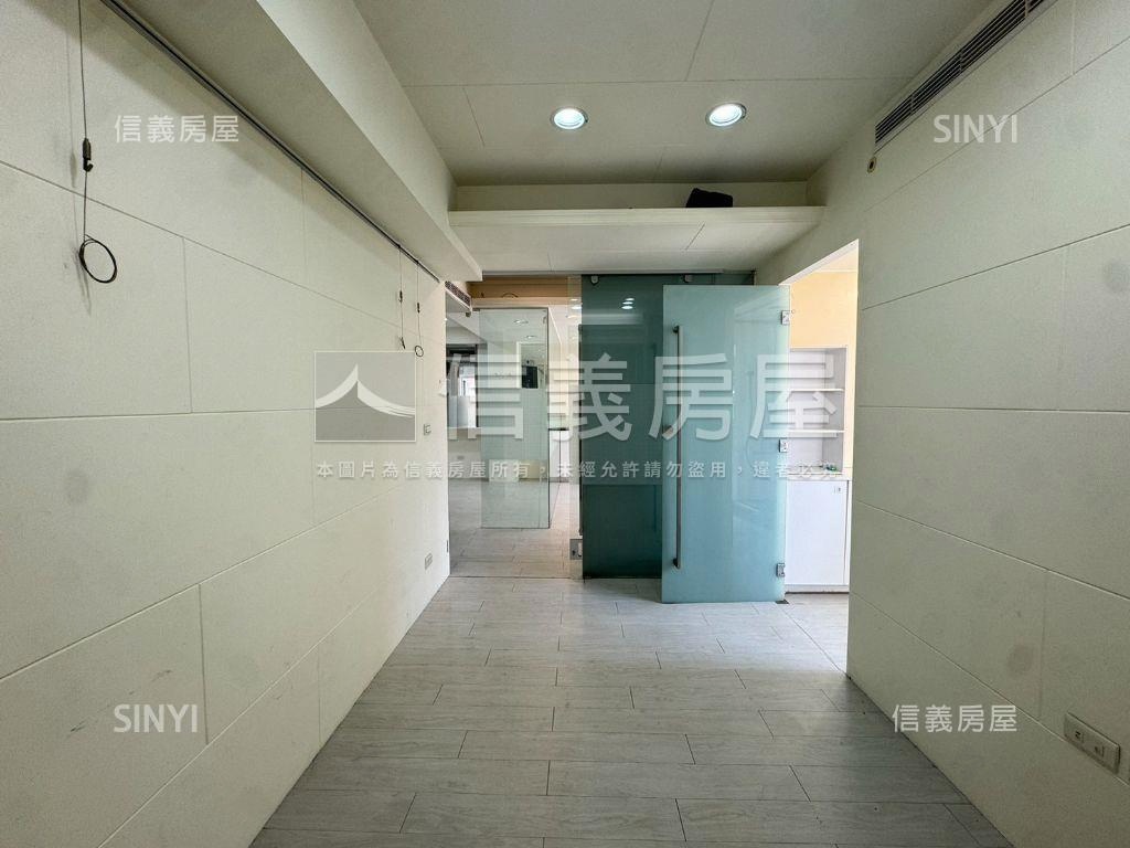 小資創業自住二樓公寓房屋室內格局與周邊環境
