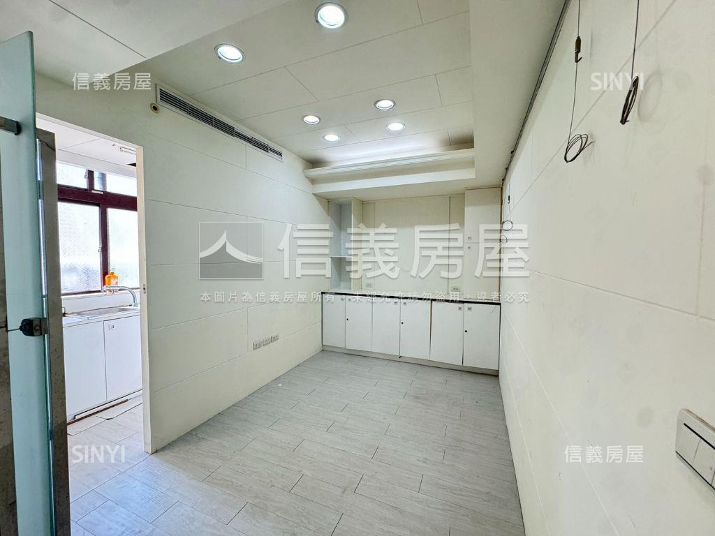小資創業自住二樓公寓房屋室內格局與周邊環境