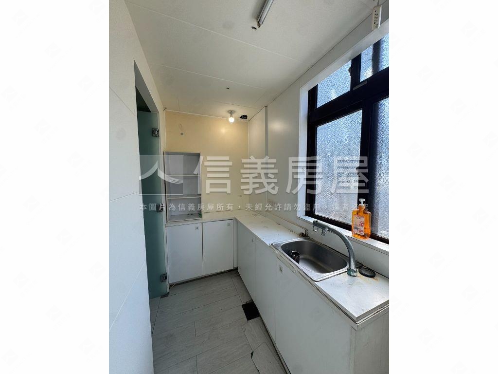 小資創業自住二樓公寓房屋室內格局與周邊環境