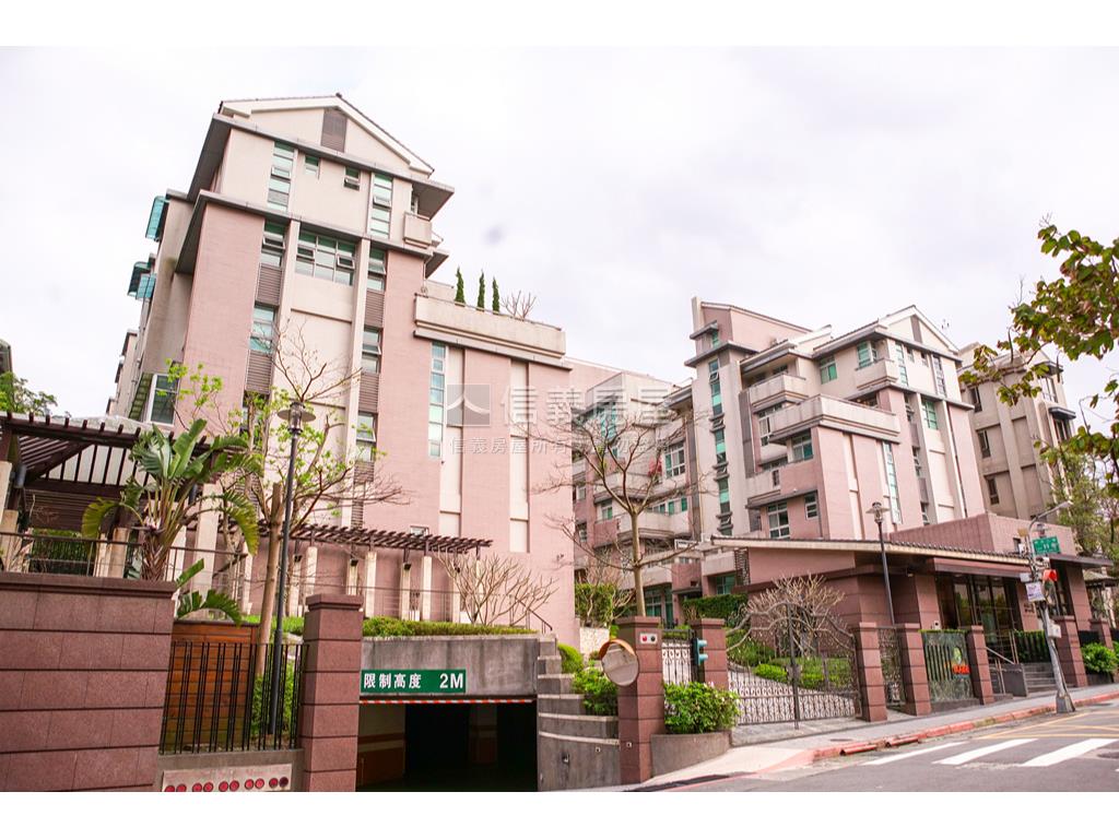 政大裕園３房坡平車位房屋室內格局與周邊環境
