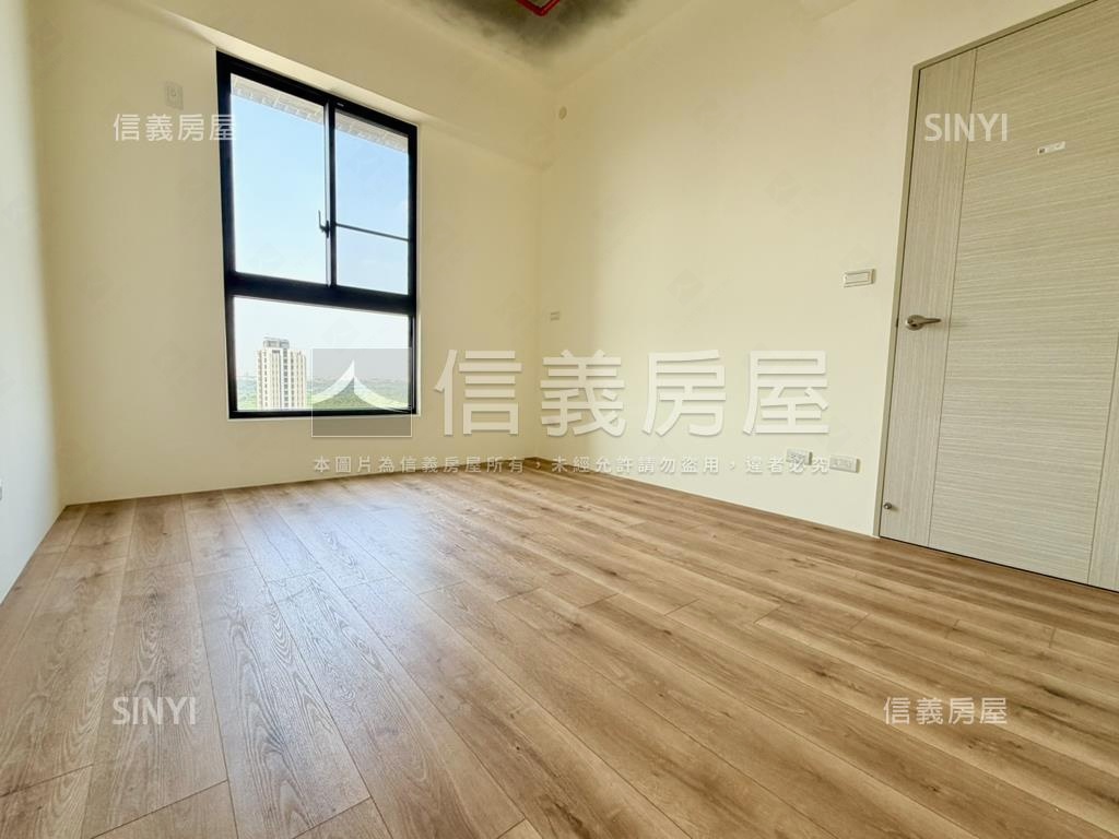 高鐵特區次頂兩房雙平車房屋室內格局與周邊環境