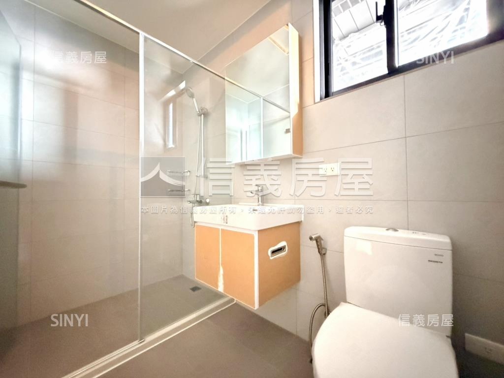 高鐵特區次頂兩房雙平車房屋室內格局與周邊環境