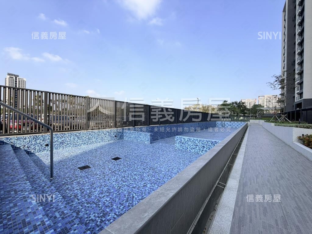 高鐵特區次頂兩房雙平車房屋室內格局與周邊環境