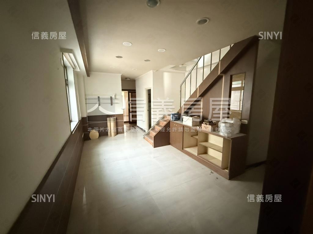 正路角窗透天店面房屋室內格局與周邊環境