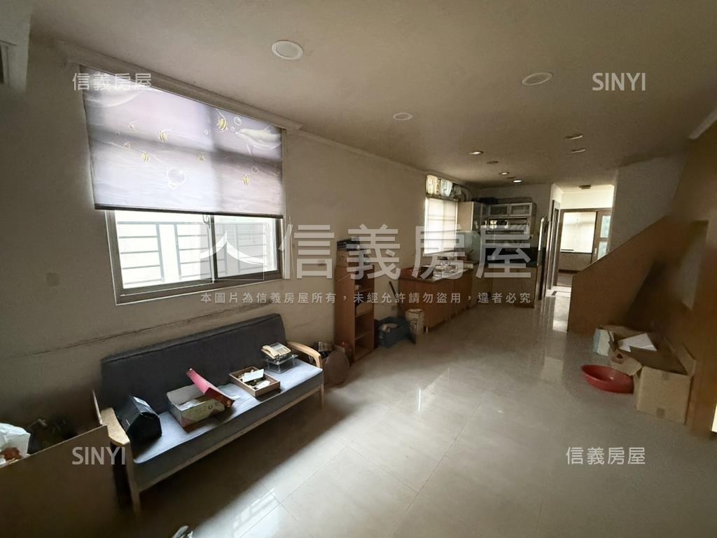 正路角窗透天店面房屋室內格局與周邊環境