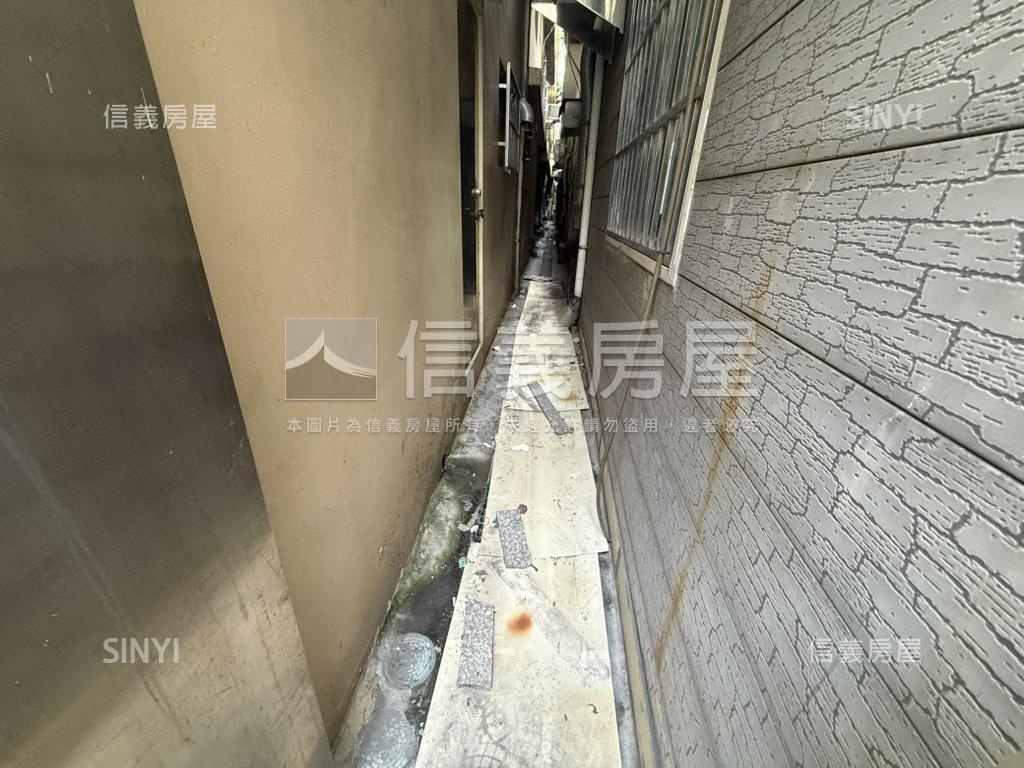 正路角窗透天店面房屋室內格局與周邊環境