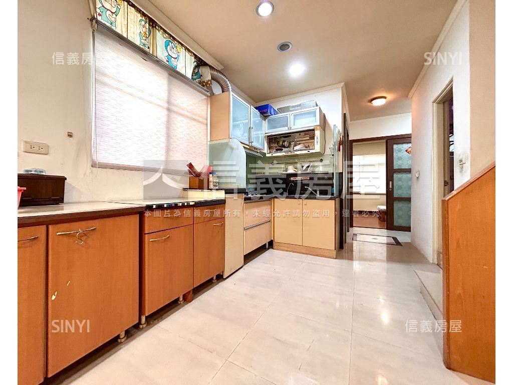 正路角窗透天店面房屋室內格局與周邊環境