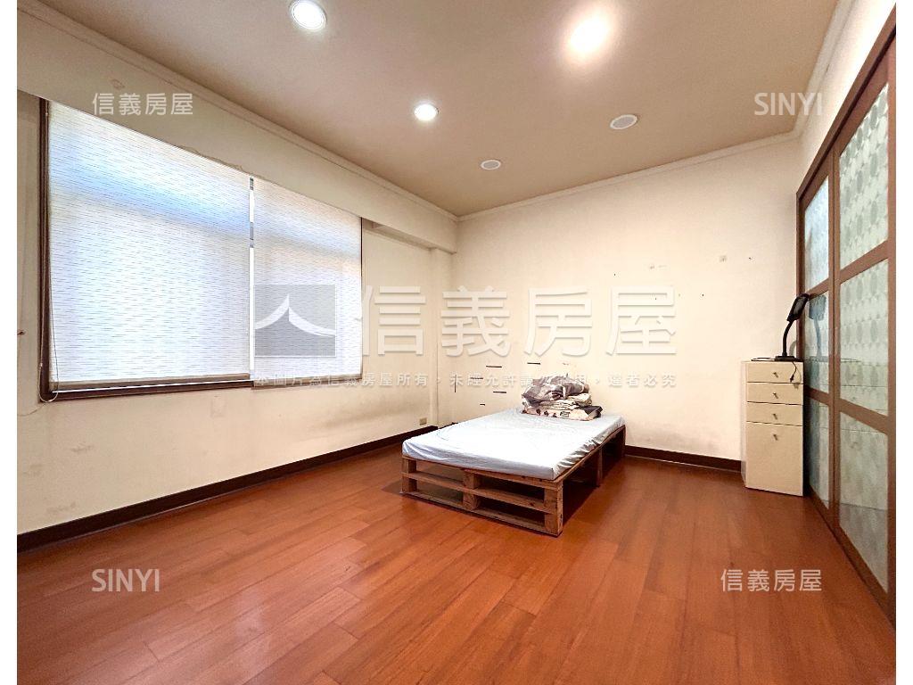 正路角窗透天店面房屋室內格局與周邊環境