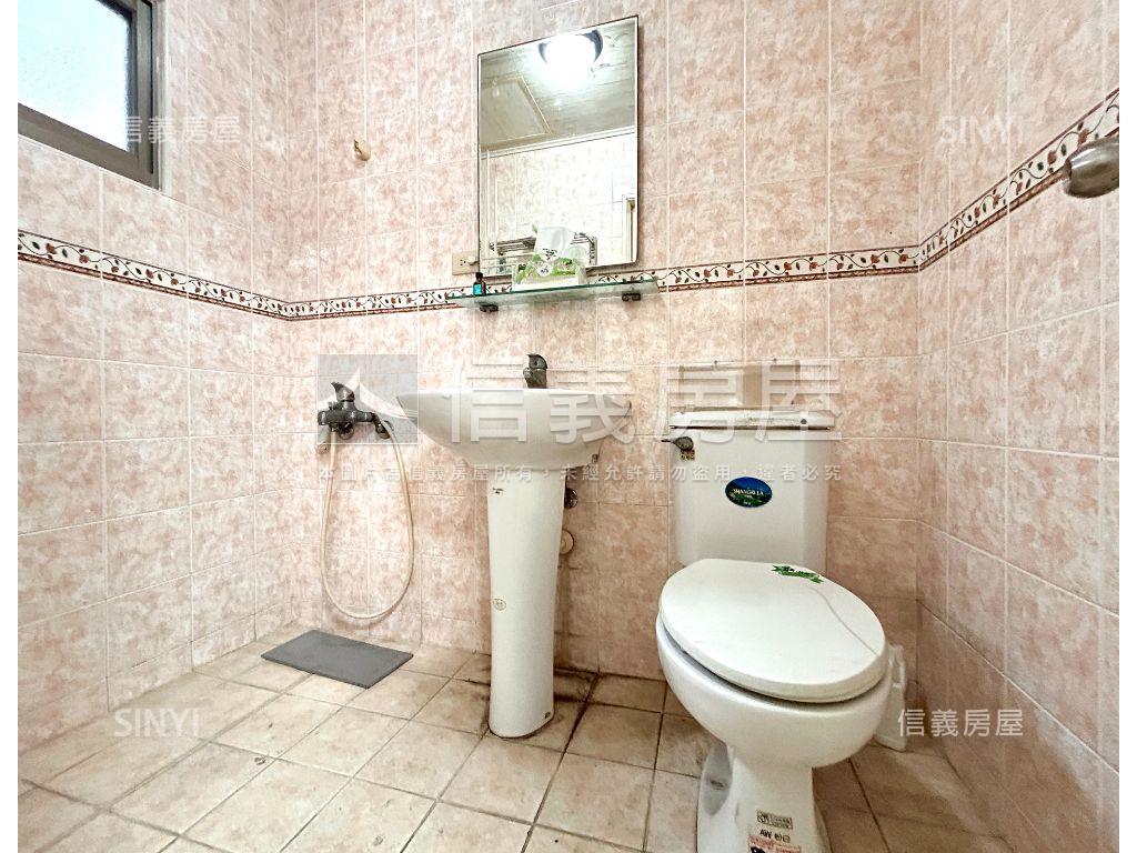 正路角窗透天店面房屋室內格局與周邊環境