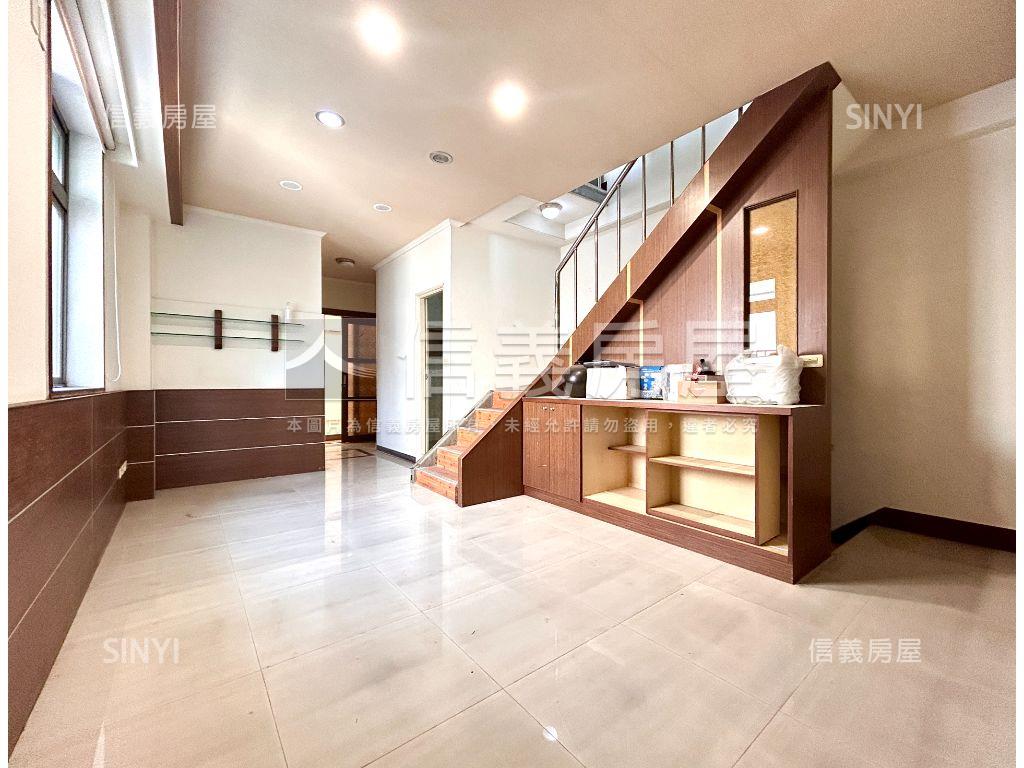 正路角窗透天店面房屋室內格局與周邊環境