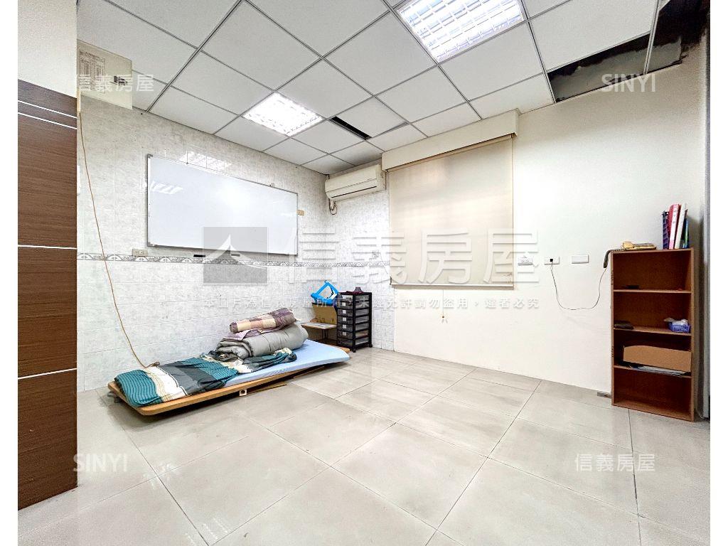 正路角窗透天店面房屋室內格局與周邊環境