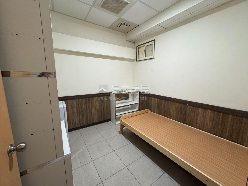 中正黃金文武店面房屋室內格局與周邊環境
