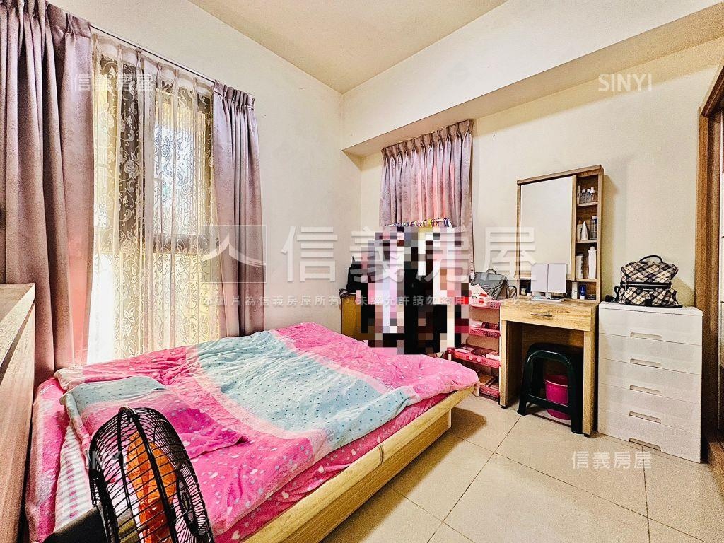 專任世界花園邊間兩房房屋室內格局與周邊環境