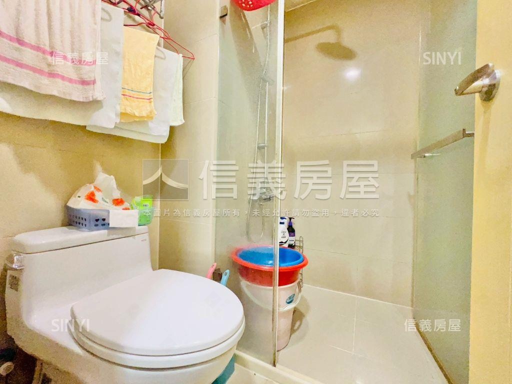 專任世界花園邊間兩房房屋室內格局與周邊環境