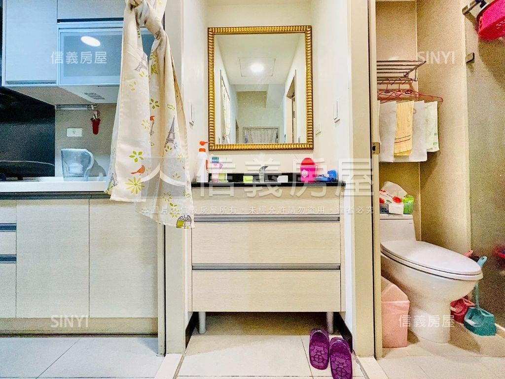 專任世界花園邊間兩房房屋室內格局與周邊環境