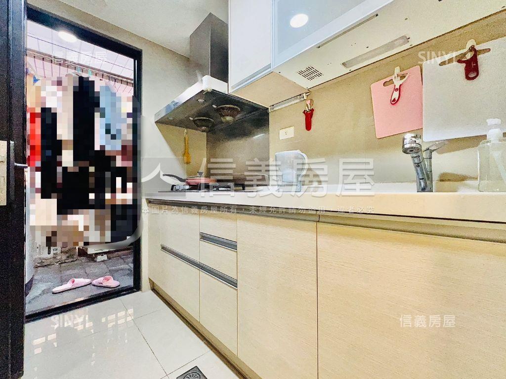 專任世界花園邊間兩房房屋室內格局與周邊環境