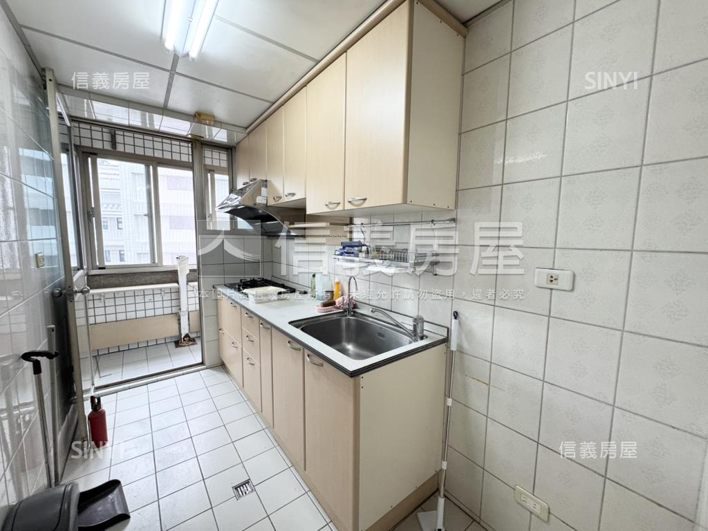 王者鄉三房＋車位房屋室內格局與周邊環境