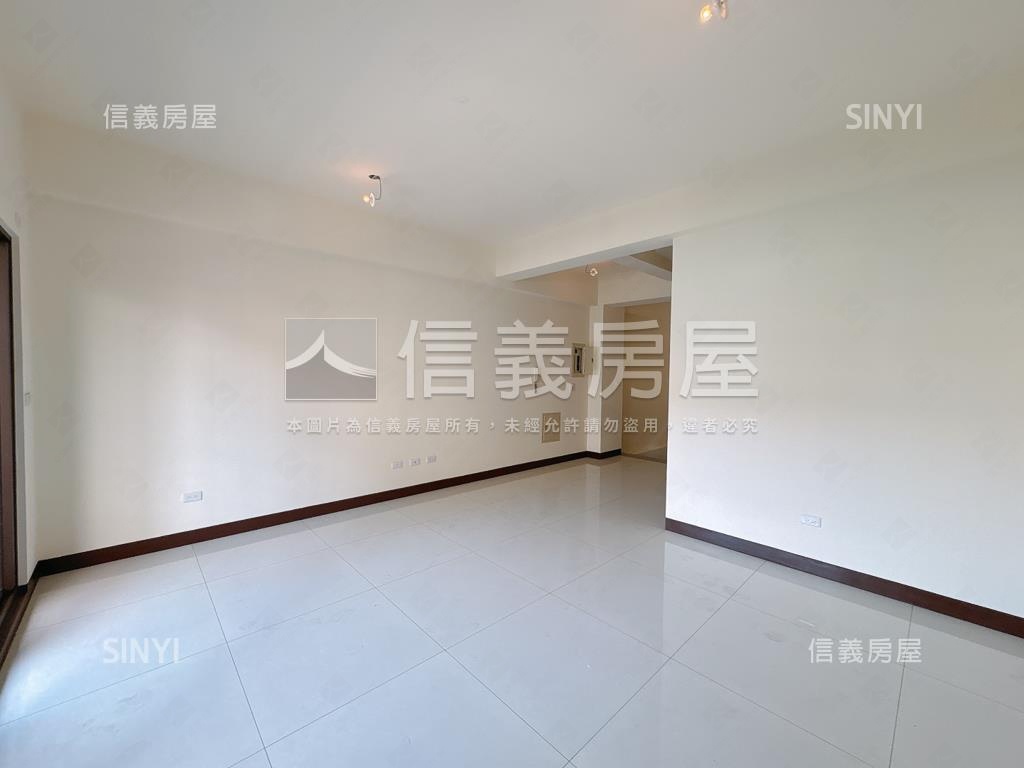 近市場商圈臨路黃金店住Ｃ房屋室內格局與周邊環境