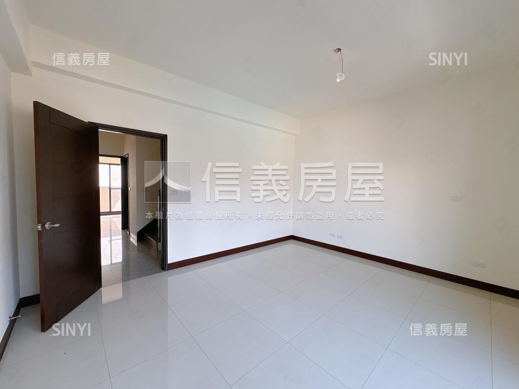 近市場商圈臨路黃金店住Ｃ房屋室內格局與周邊環境