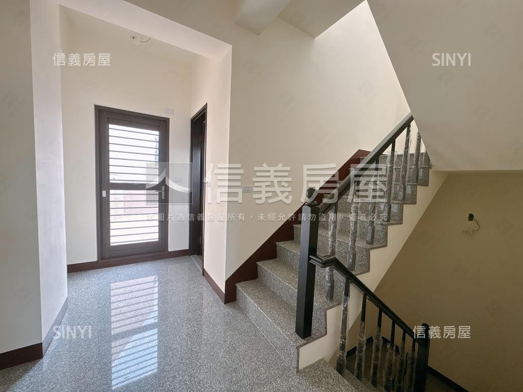 近市場商圈臨路黃金店住Ｃ房屋室內格局與周邊環境