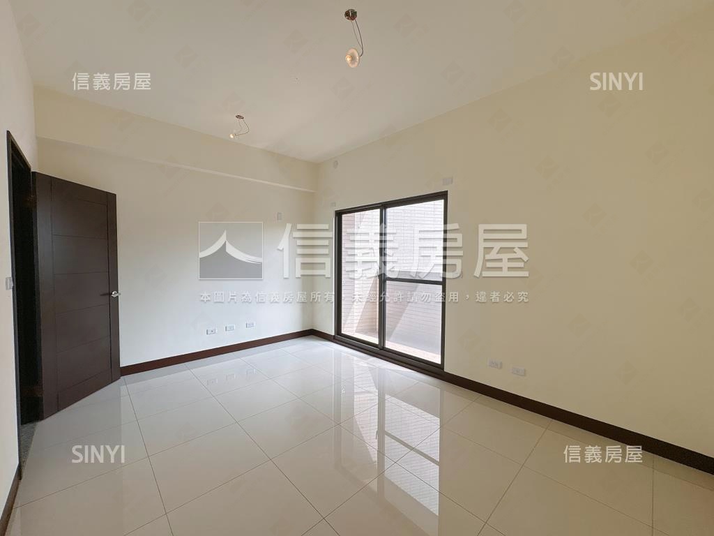 近市場商圈臨路黃金店住Ｃ房屋室內格局與周邊環境