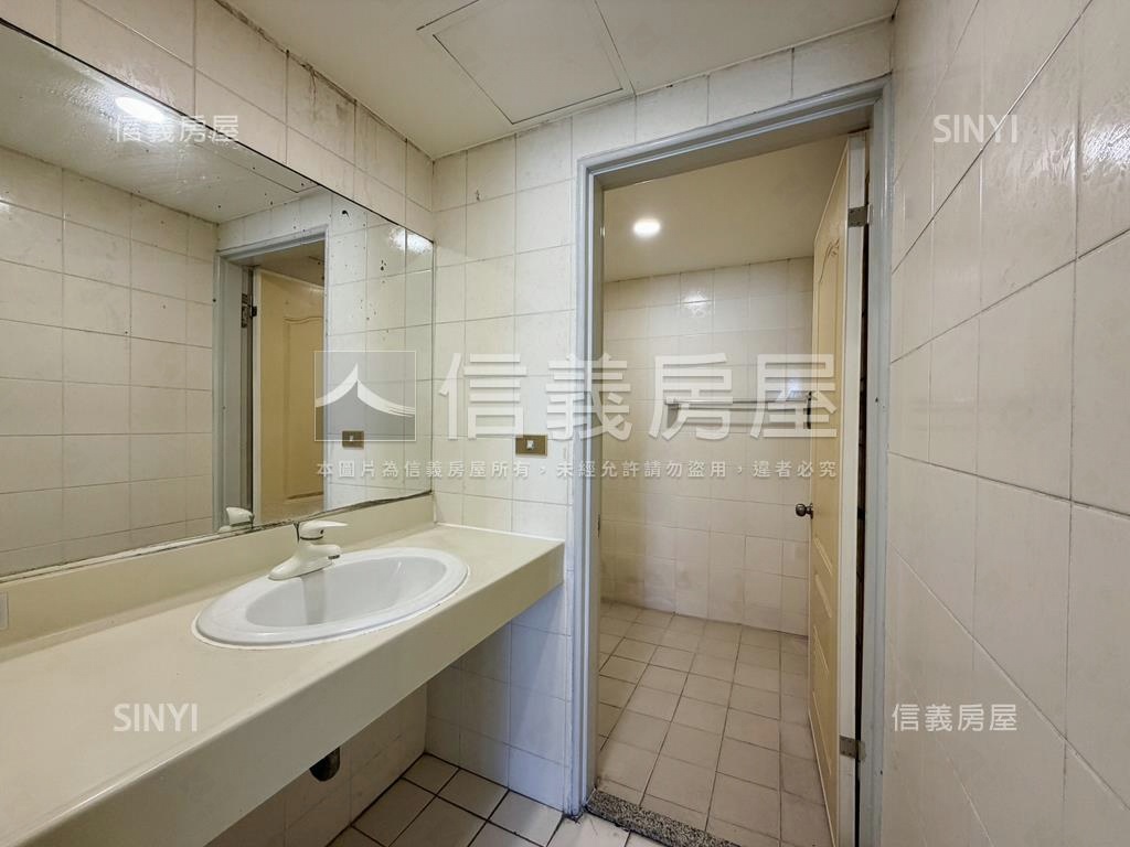 民生皇家景觀亮美四房平車房屋室內格局與周邊環境