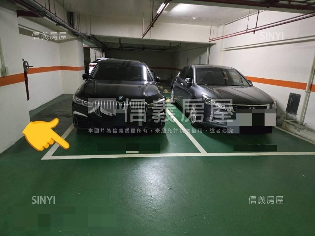 國際館ＥＡＴ有平面車位房屋室內格局與周邊環境