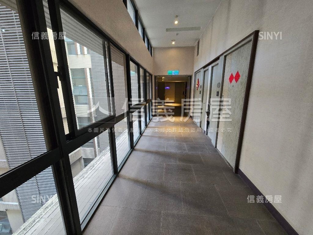 國際館ＥＡＴ有平面車位房屋室內格局與周邊環境