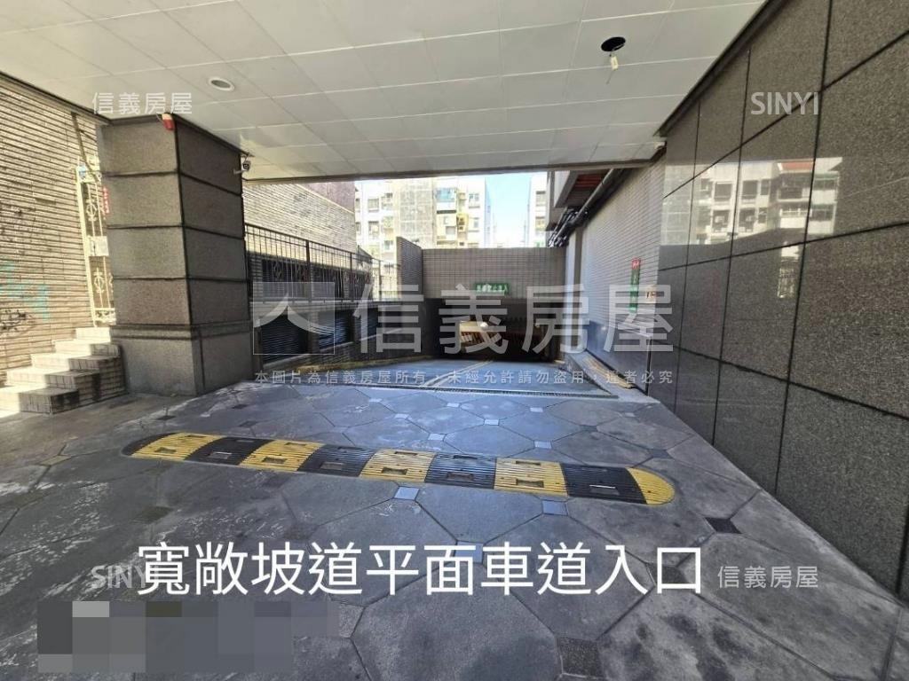 國際館ＥＡＴ有平面車位房屋室內格局與周邊環境