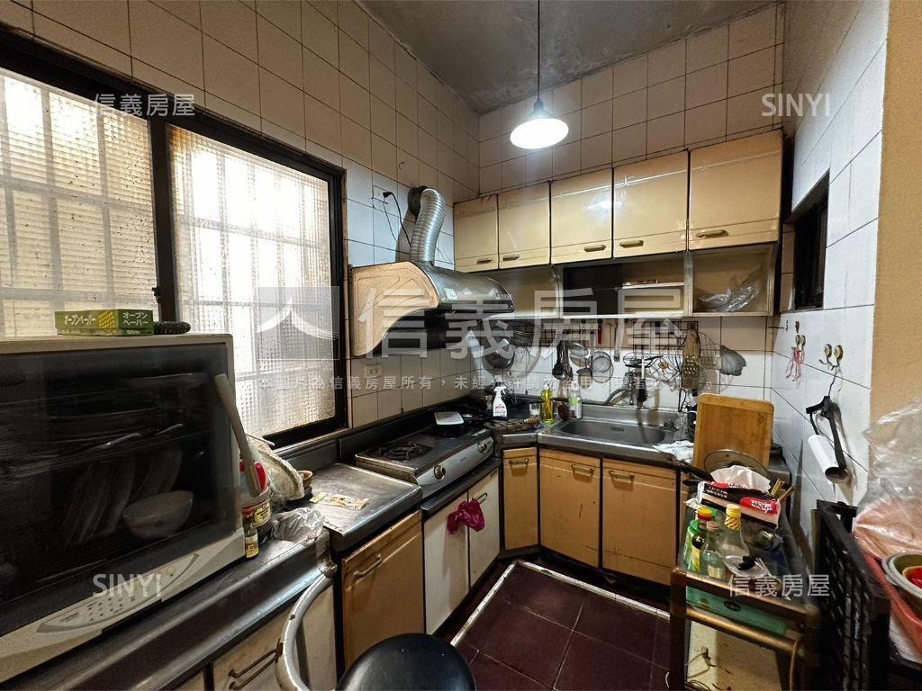 民族車站店面透天房屋室內格局與周邊環境