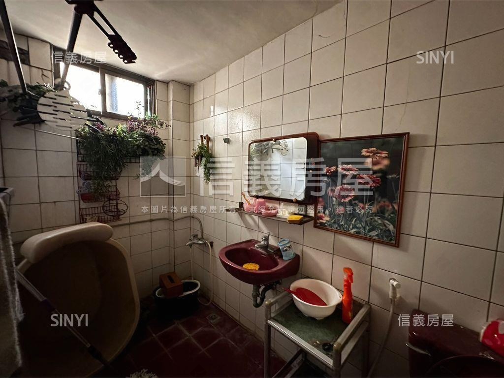 民族車站店面透天房屋室內格局與周邊環境