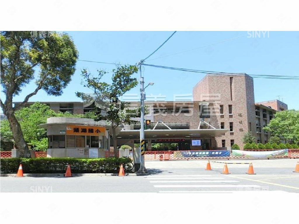 Ａ９家樂福日朗三房車位房屋室內格局與周邊環境