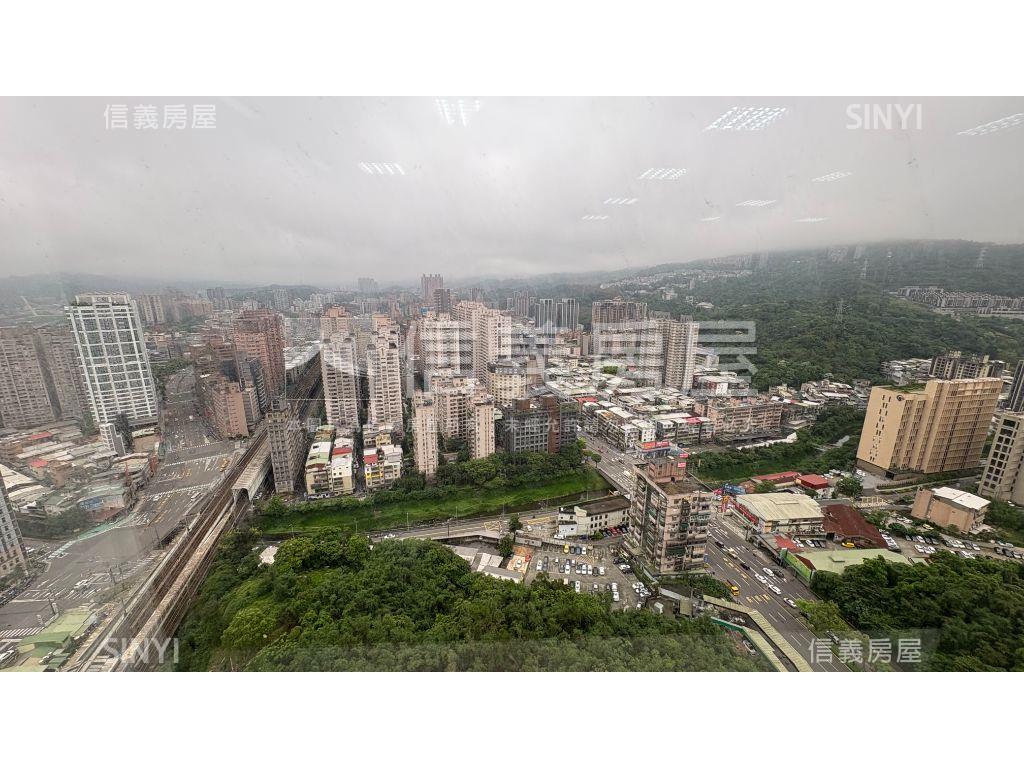 汐止Ｕ－ＴＯＷＮ三戶組合房屋室內格局與周邊環境