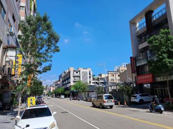 近育賢路育仁路口樓店
