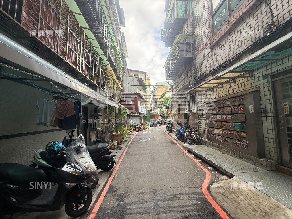 專任、龍華美麗陽台套房房屋室內格局與周邊環境