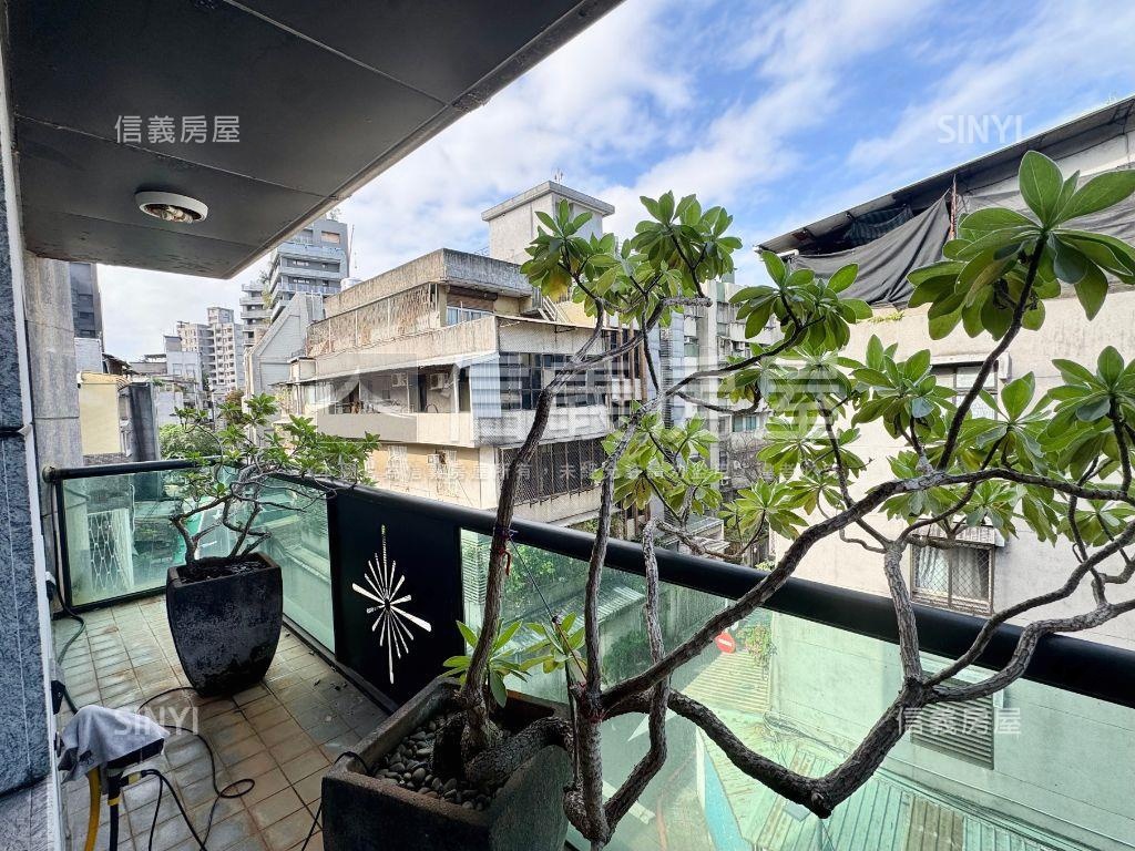 東門捷運電梯美居附車位房屋室內格局與周邊環境