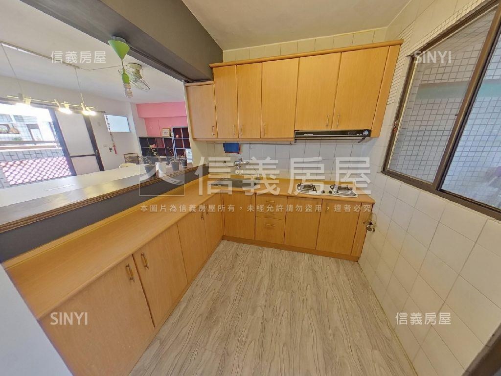 崇光國小旁大三房車位房屋室內格局與周邊環境